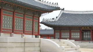 寝殿である康寧殿の東西両側に置かれた小寝殿