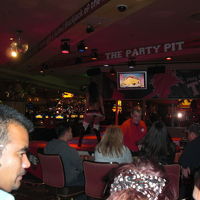 カジノで勝つとオネイさんからジャラジャラもらえます