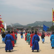 王宮守門将の交代式