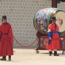 王宮守門将の交代式
