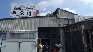焼きカキ喰い放題がメインで屋内で食べる事ができます。