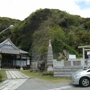 お寺に神社、人影ないが・・