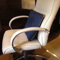 デスクの肘掛け椅子は快適でした