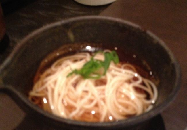 きて屋のお通しです。この日だけかもしれませんが、お通しでひや麦、つるつるの細麺が出てきたのは、初めてでした。