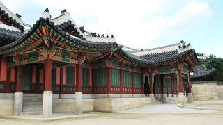 昌徳宮・王の寝殿と業務の場