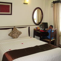 ダブルベッドでPCも使っていいですが日本語表記が難しい。