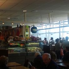 国内線ターミナルのカフェバー