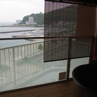 目隠しの簾の向こうは海が見える〜