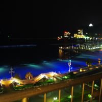 部屋のベランダから見えるライトアップされたビーチ☆