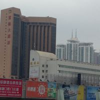 羅湖駅から見たホテル