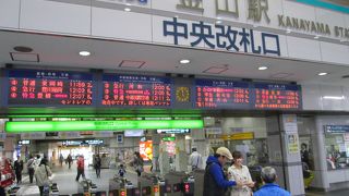 ＪＲと名鉄の乗り換えが便利