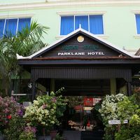 緑に覆われたエントランス