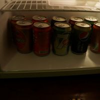 冷蔵庫の中は有料。アンコールビール1.5ドル