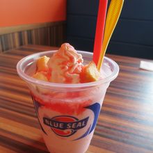 ストロベリーチーズケーキスムージー\420