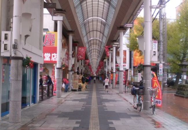 駅を降りてすぐのアーケードが楽しい