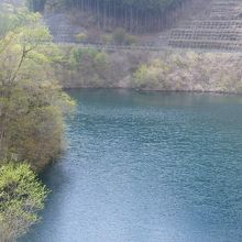 ダム湖の大仁田湖