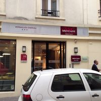 看板が小さくて、遠くからでは見つけづらいかも