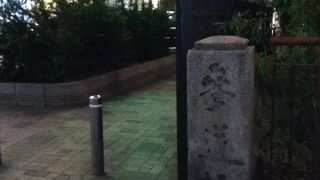 ストリートは発展中、ブルガリの店が入口の目印、散策しやすいストリートです。猫はどこ？