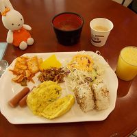 朝食はバイキングです。混んでいますので時間にゆとりを！
