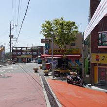 タクシーで行くとここに着くと思います。