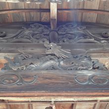 本殿の龍の飾り