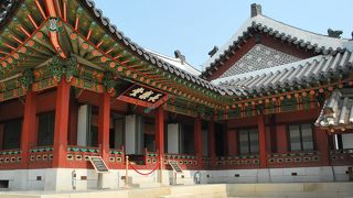 漢の皇太后の住まいを意味する「長楽宮」からとって「長楽堂」