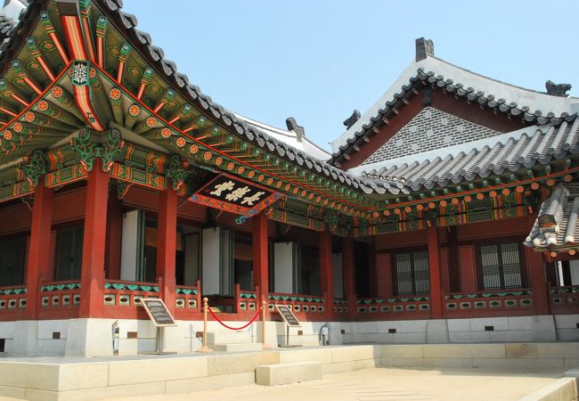 漢の皇太后の住まいを意味する「長楽宮」からとって「長楽堂」