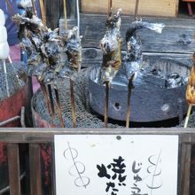 岩魚の塩焼き、だんご（炭焼きです）