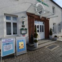 朝食をとる向かいのホテル