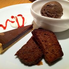 オープンキッチンのドルチェ3種