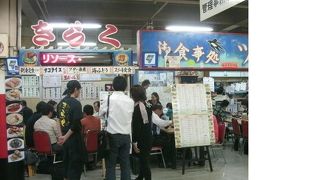 いつもお客で立て込んでいる人気店