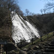 滝の全景（入口）