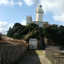 灯台に到着。高さは18ｍ、海水面からは49ｍだそうです。