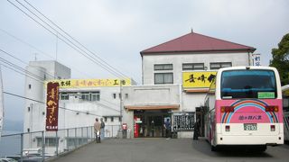 街中ではないのですが工場直売です