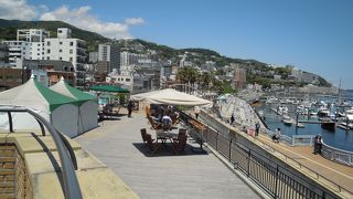 素敵なヨットハーバー前のオープンカフェ。