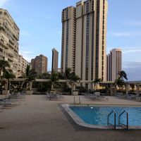 プールでのんびり