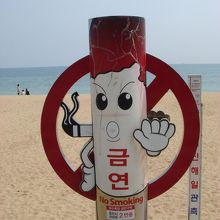 海岸での喫煙はもちろんNGです。