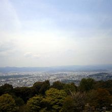 庭園から北を望む