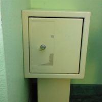 昔ながらの「かぎ」金庫　テンキーの金庫に入れ替えしてください