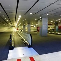 地下中央のここからホテルへ