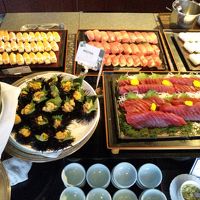 夕食ブッフェから、惜しげもなく、生うにですよ、生うに！