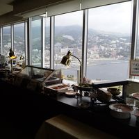 朝食ブッフェ会場（タワー館１８階レストラン）の雰囲気