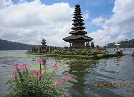 ウルン ダヌ ブラタン寺院