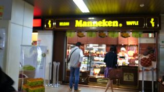 駅前と言うよりも駅中という感じです