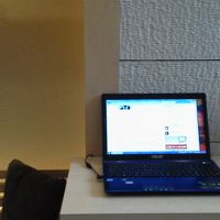 フロント前に設置されたＰＣ。