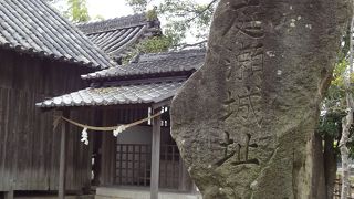 水堀で囲まれています