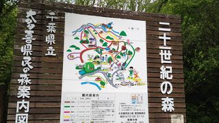 芝生の広場やキャンプ場