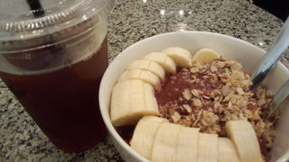 アサイボウルやスイーツもおいしいカフェ