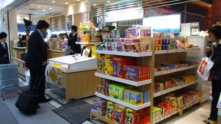 JAL系列の売店ですが、特別何かを特徴としてる訳ではありません。 