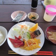 朝食は７時半からです。